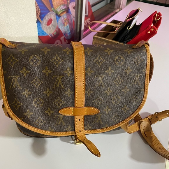 Louis Vuitton Monogram Saumur 30 Cross Body - Picture 1 of 5